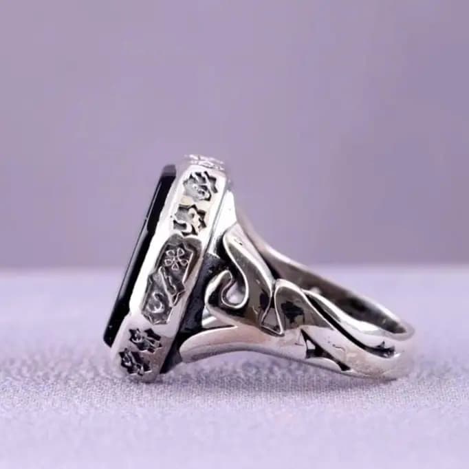 Black Aqeeq (Agate) Ring